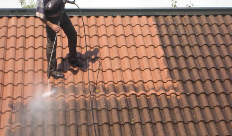 Couvreur Trignac 2 demoussage-toiture-vannes-saint-nazaire